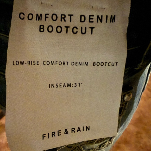 FIRE & RAIN Embellished Blue Jeans. These are the cutest jeans ever!! - Picture 5 of 8
